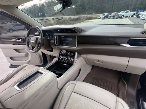 Used 2021 GMC Yukon XL Denali w/ Denali Premium Package image 34
