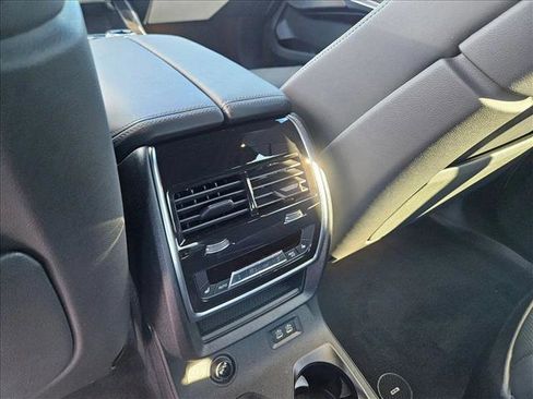 Certified 2025 BMW X7 xDrive40i w/ M Sport Package image 18