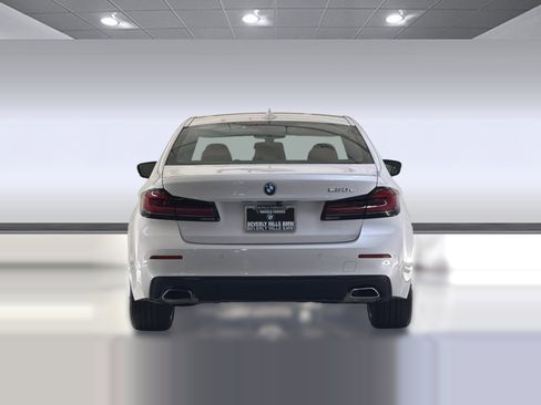 Used 2023 BMW 530e w/ Premium Package image 9