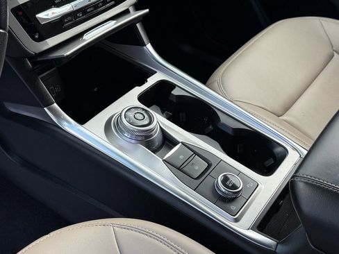 Certified 2022 Ford Explorer XLT w/ Equipment Group 202A image 17