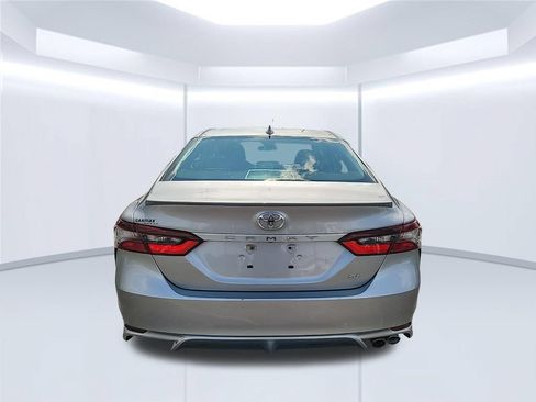 Used 2023 Toyota Camry SE FWD image 5