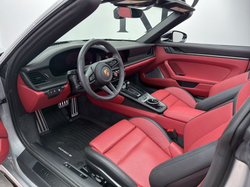 Used 2025 Porsche 911 Targa 4 GTS AWD/4WD image 2