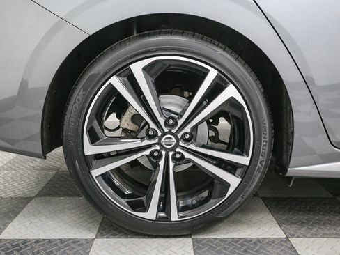 Used 2020 Nissan Sentra SR w/ Premium Package FWD image 17