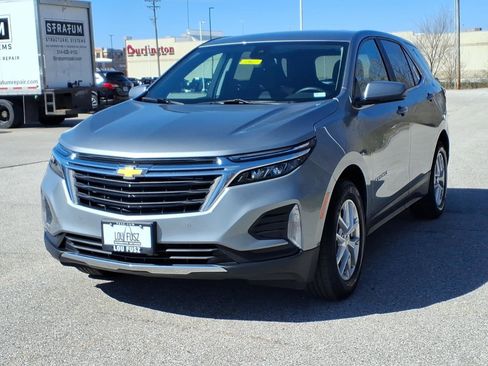 Used 2024 Chevrolet Equinox LT image 2