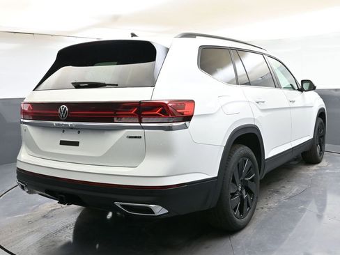 Used 2025 Volkswagen Atlas SE w/ Panoramic Sunroof Package image 5
