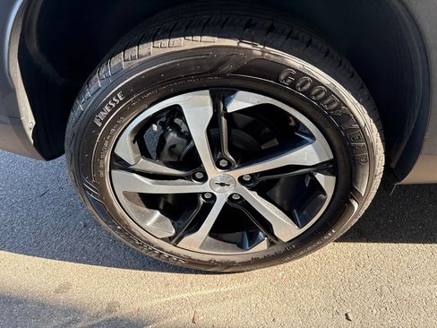 Used 2024 Chevrolet Trax RS FWD image 13