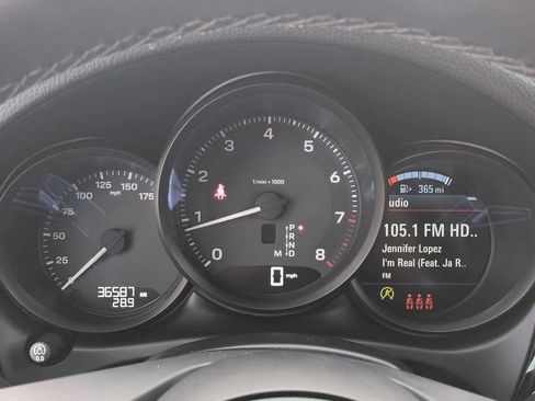 Used 2023 Porsche Macan Turbo image 34