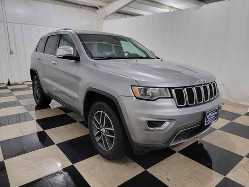 Used 2017 Jeep Grand Cherokee Limited image 3