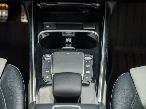 Used 2021 Mercedes-Benz GLB 250 4MATIC w/ AMG Line image 32