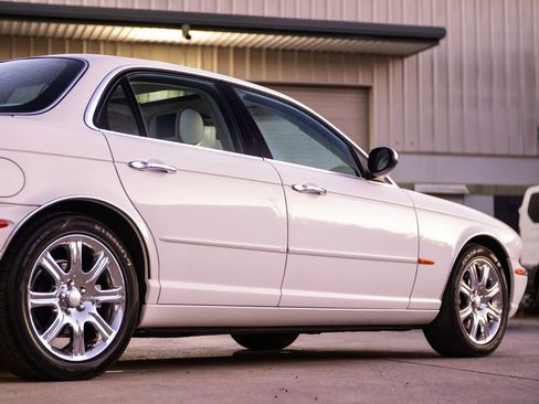 Used 2004 Jaguar XJ8 image 18