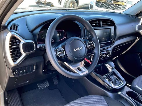 Used 2024 Kia Soul LX w/ Option Group 015 image 17