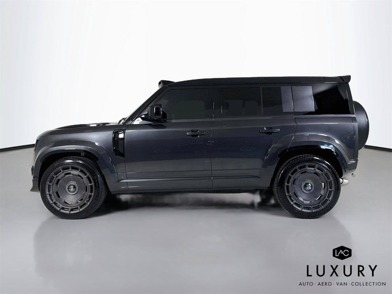 Used 2025 Land Rover Defender 110 V8 AWD/4WD image 8