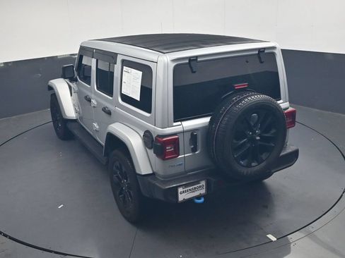 Used 2022 Jeep Wrangler Unlimited Sahara AWD/4WD image 29