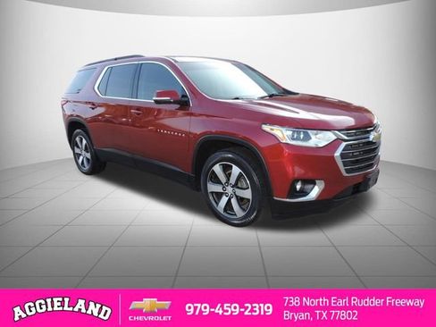Used 2020 Chevrolet Traverse LT w/ LT Premium Package image 3