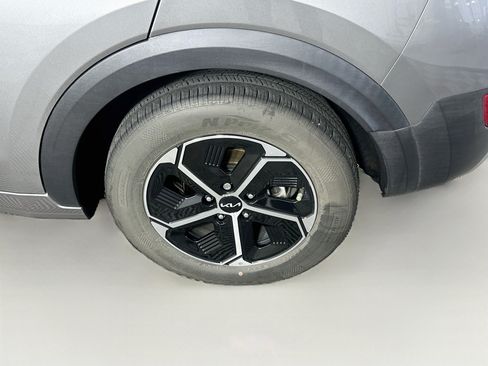 Used 2023 Kia Niro EX FWD image 11