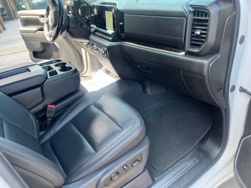 Used 2025 GMC Sierra 1500 SLT AWD/4WD image 17