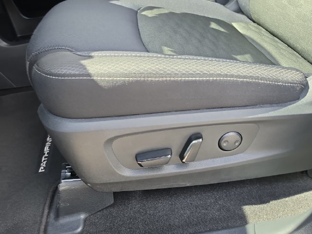 Used 2026 Nissan Pathfinder SV FWD image 22