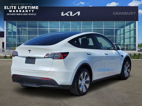 Used 2024 Tesla Model Y Long Range AWD/4WD image 5