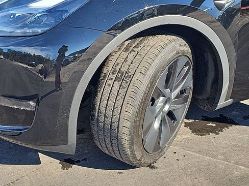 Used 2024 Tesla Model Y Long Range image 37