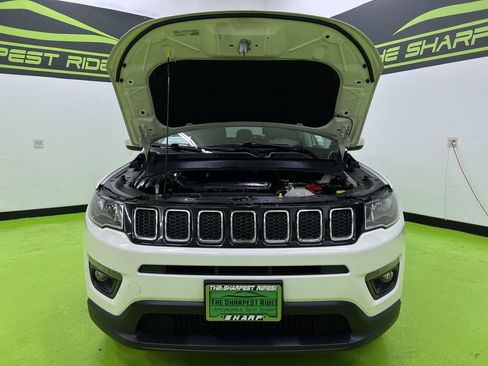 Used 2019 Jeep Compass Latitude w/ Popular Equipment Group AWD/4WD image 4