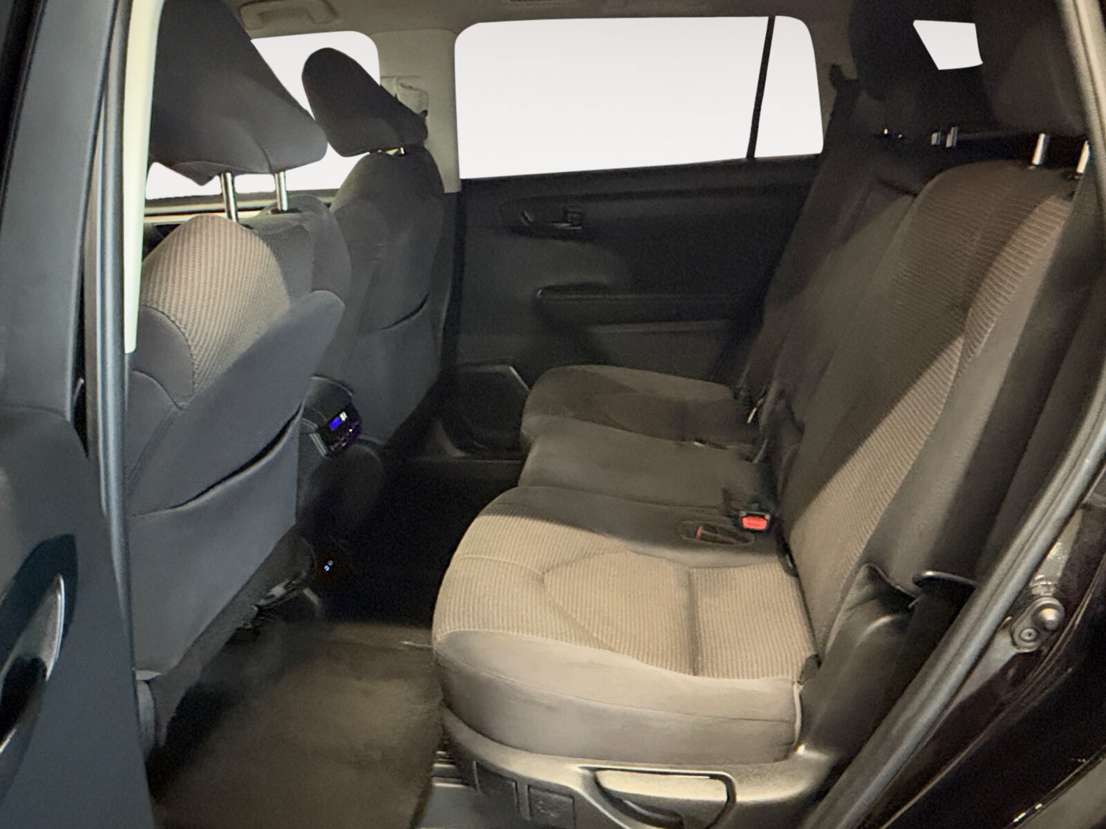 Used 2022 Toyota Highlander LE FWD image 25