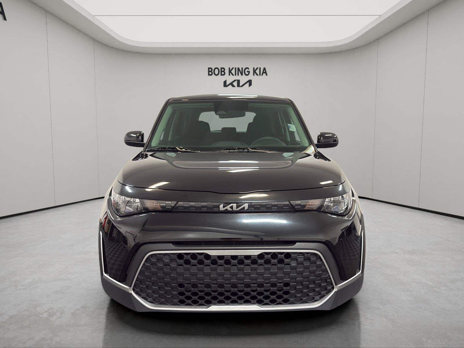 Used 2025 Kia Soul LX w/ LX Technology Package FWD image 8