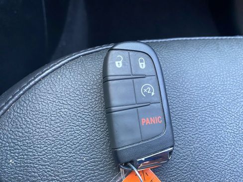 Used 2023 Jeep Compass Limited w/ Sun and Sound Group AWD/4WD image 11