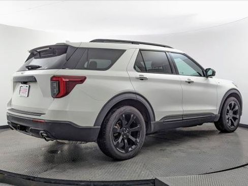 Used 2023 Ford Explorer ST-Line w/ Class IV Trailer Tow Package RWD image 8