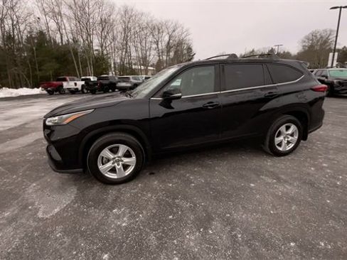 Used 2022 Toyota Highlander LE image 5