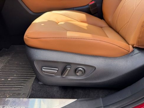 New 2026 Toyota Highlander Platinum image 18