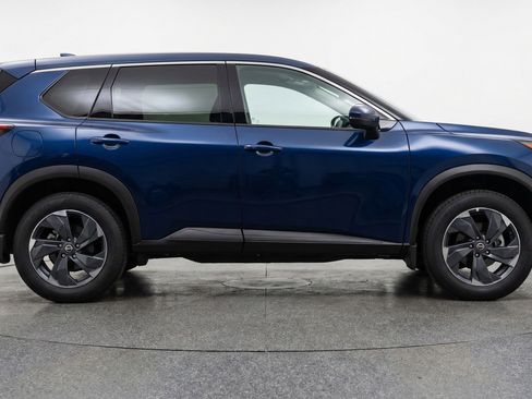 Used 2025 Nissan Rogue SV image 11