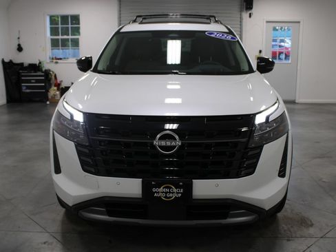 Used 2026 Nissan Pathfinder Platinum AWD/4WD image 3