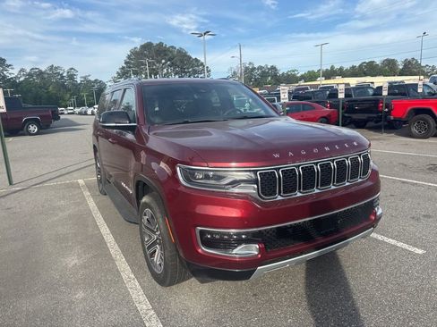 Used 2023 Jeep Wagoneer L Series II AWD/4WD image 3