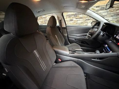 Used 2023 Hyundai Elantra SEL w/ Cargo Package FWD image 17