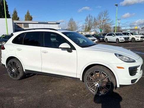 Used 2016 Porsche Cayenne AWD/4WD image 2