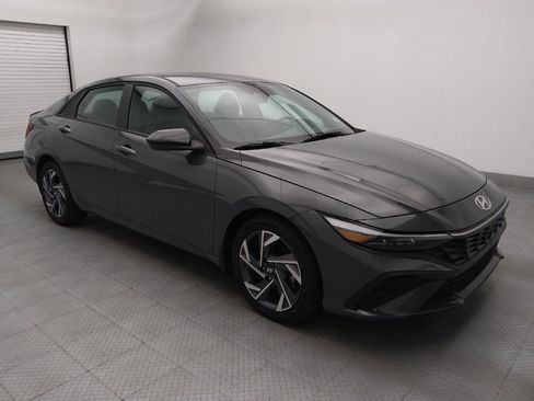 Used 2025 Hyundai Elantra Sport FWD image 11