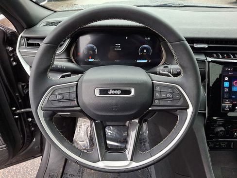 Used 2023 Jeep Grand Cherokee L Laredo AWD/4WD image 22