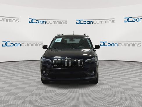 Used 2019 Jeep Cherokee Latitude w/ Popular Appearance Group image 3