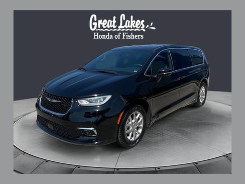 Used 2025 Chrysler Pacifica Select FWD image 1