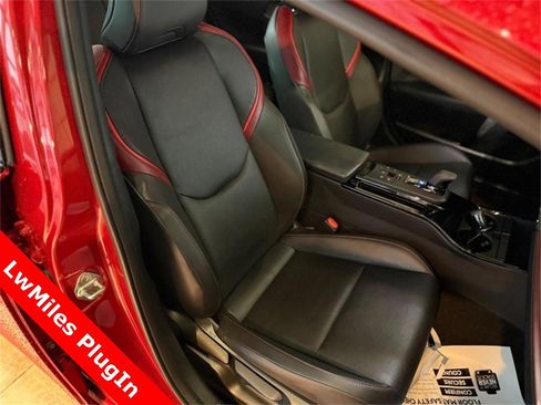 Used 2025 Toyota Prius Plug-In Hybrid image 10