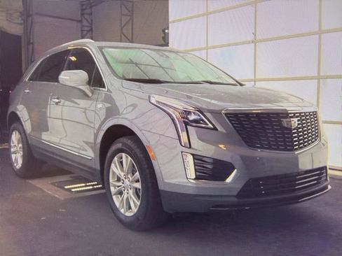 Used 2023 Cadillac XT5 Luxury FWD image 2
