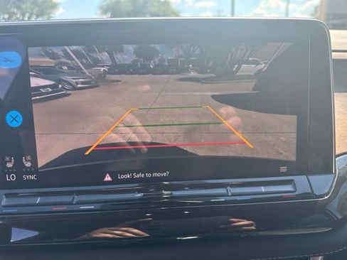 Used 2025 Volkswagen Atlas SE FWD image 9