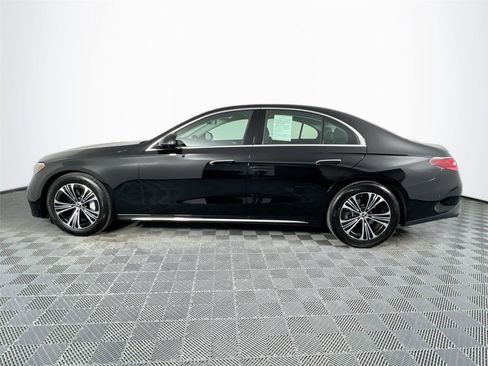Used 2025 Mercedes-Benz E 350 4MATIC Sedan image 3