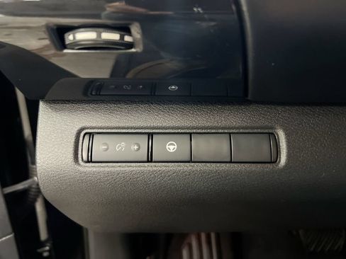 Used 2023 Nissan Pathfinder SV FWD image 14