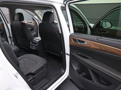 New 2026 Volkswagen Atlas SE image 42