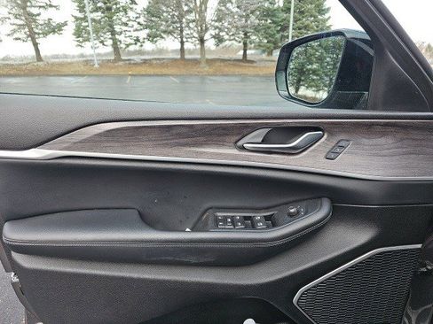 Used 2022 Jeep Grand Cherokee Limited 4xe w/ Luxury Tech Group II image 19