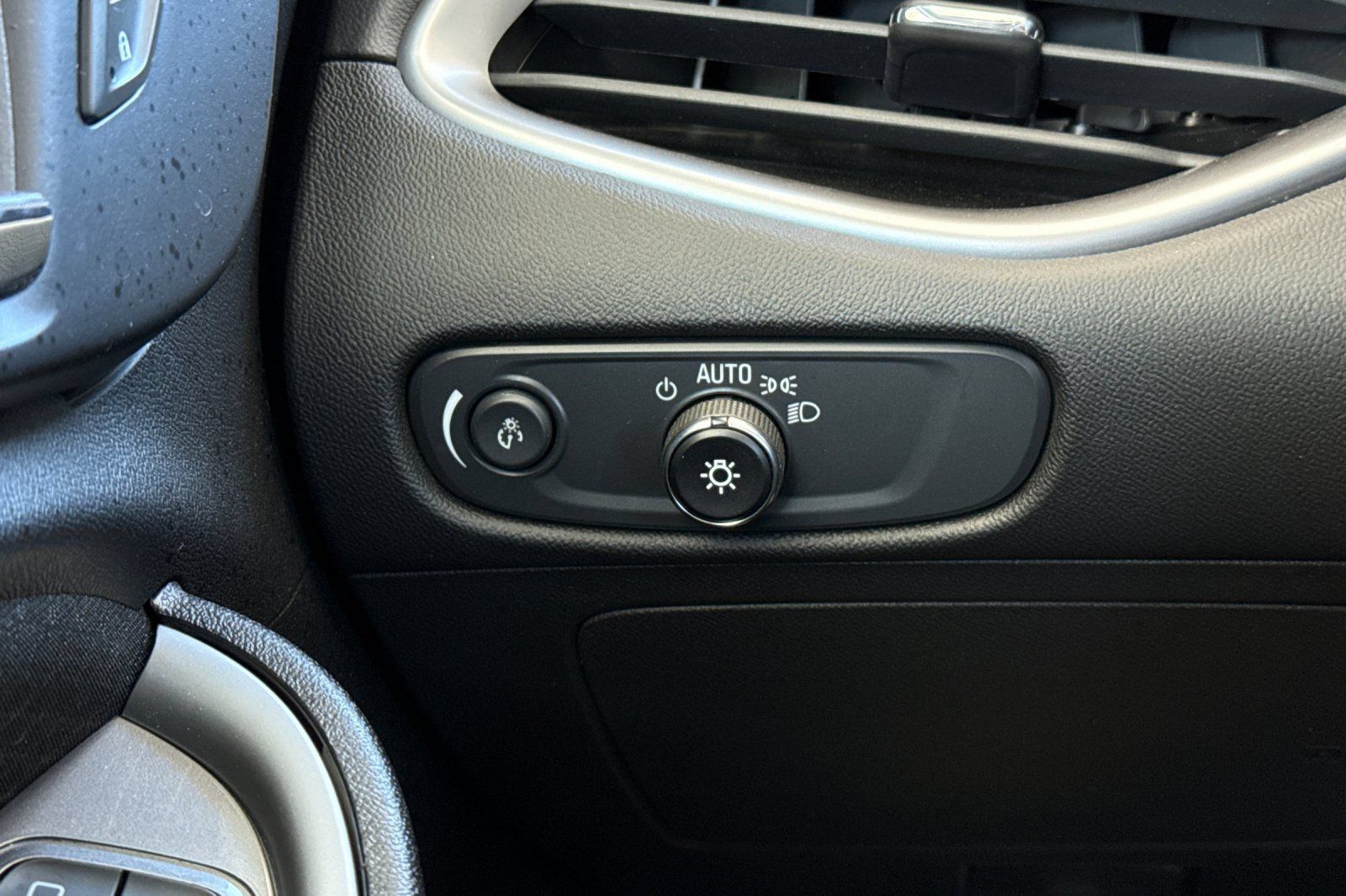 Used 2025 Chevrolet Malibu RS FWD image 37