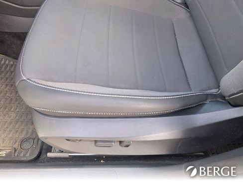 Used 2024 Volkswagen Taos SE FWD image 15