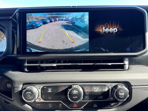 Used 2024 Jeep Wrangler Unlimited Rubicon image 20