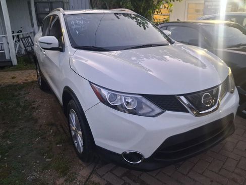 Used 2018 Nissan Rogue Sport SV image 2